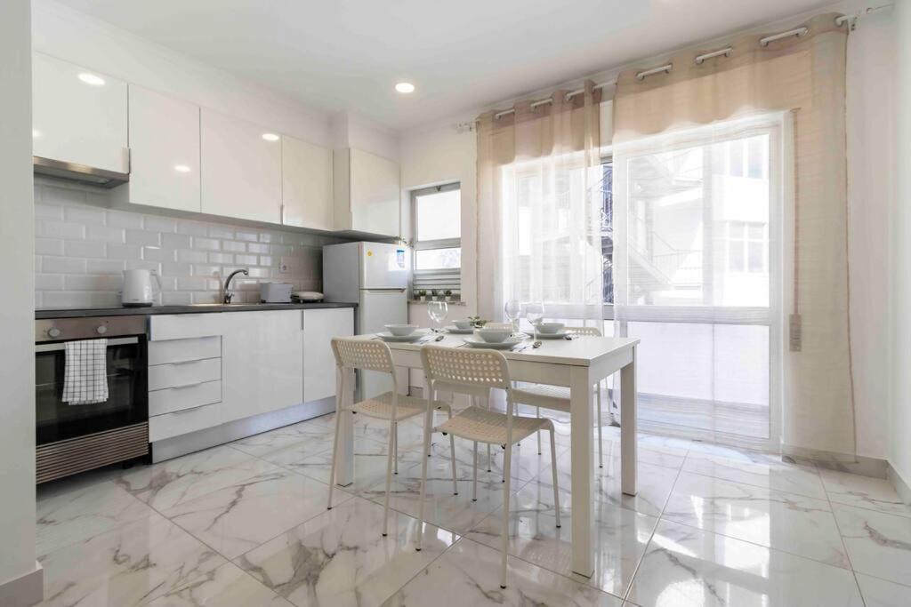 Modern Apartment Beach View Armação de Pêra Esterno foto